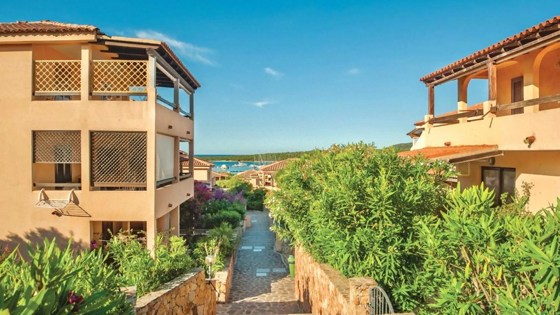 Isa-Residence In Marinella Just 100 Mt From The Sea